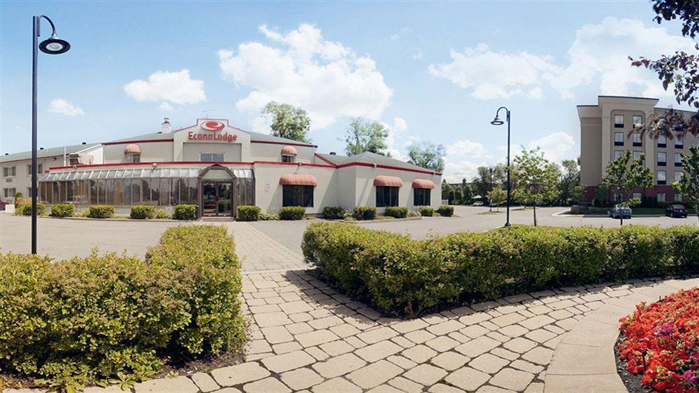 Econo Lodge Laval Buitenkant foto